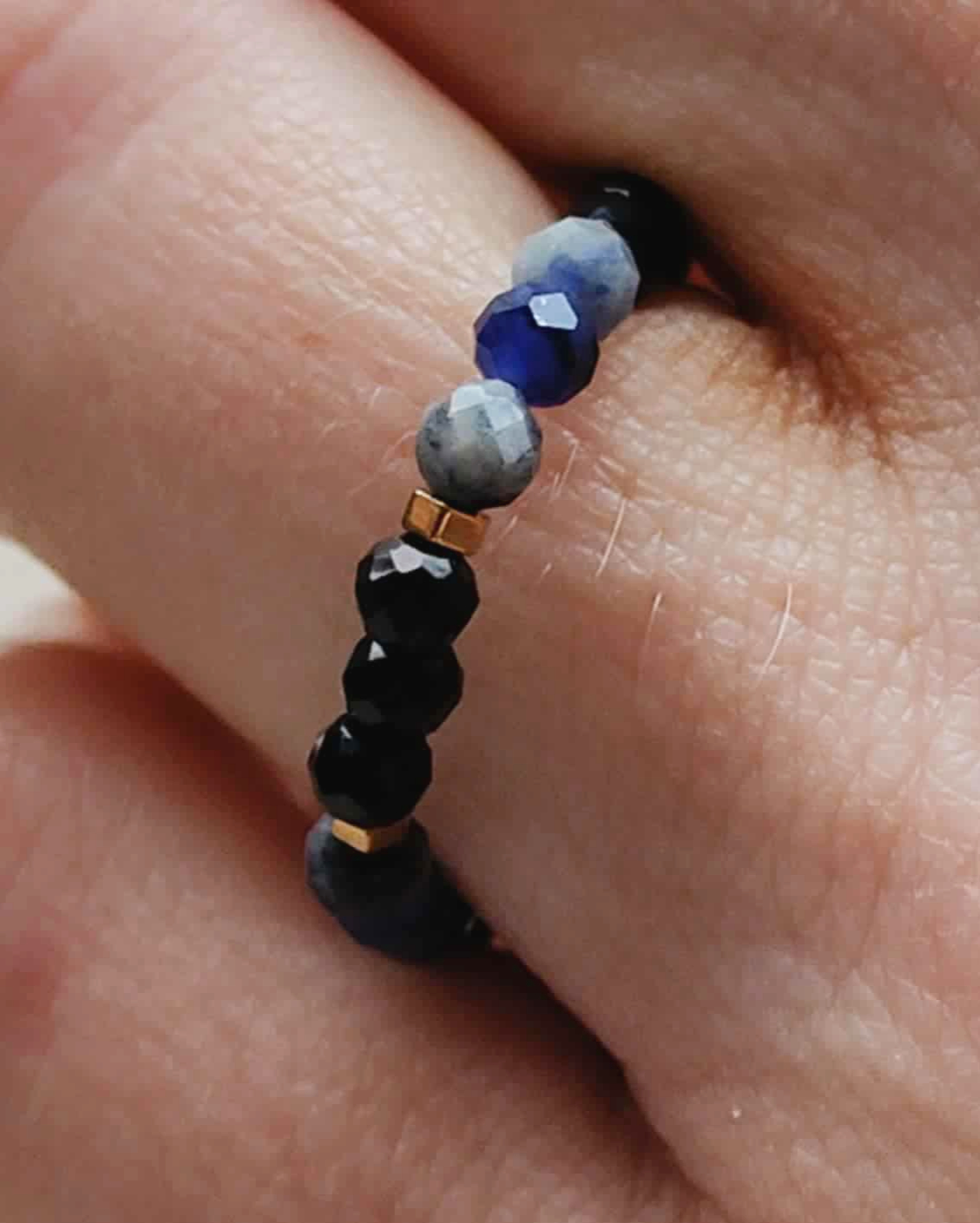 „Strażnik Niebios” – Lapis Lazuli, Hematyt i Onyks